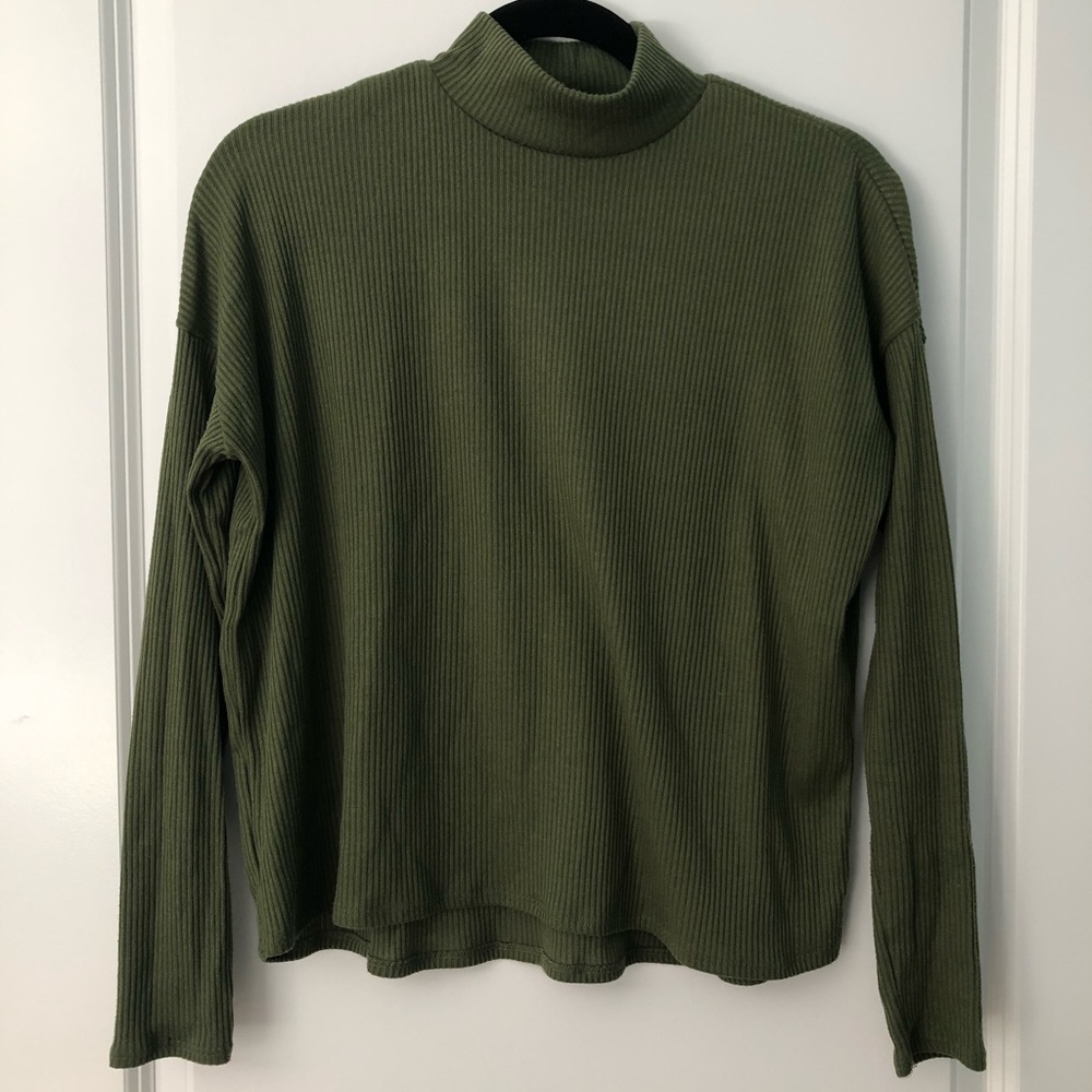 H&M Ribbed Mock Neck Shirt